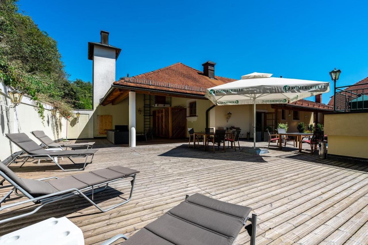 Hotel Zum Schwarzen Baeren Emmersdorf an der Donau Exterior photo